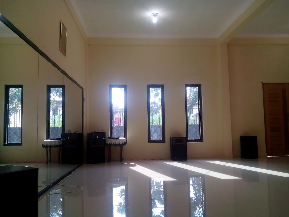 Pondok Cemara Hotel *